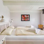Reetdachhaus Inmitten Von Wiesen Und Feldern By Interhome * Emmelsbüll-Horsbüll