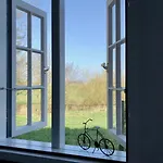Reetdachhaus Inmitten Von Wiesen Und Feldern By Interhome 別荘
