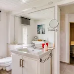 Reetdachhaus Inmitten Von Wiesen Und Feldern By Interhome *