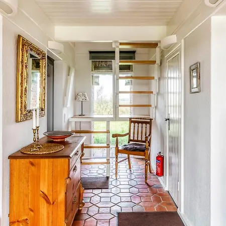 Vakantiehuis Reetdachhaus Inmitten Von Wiesen Und Feldern By Interhome *