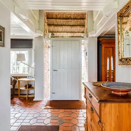 Reetdachhaus Inmitten Von Wiesen Und Feldern By Interhome