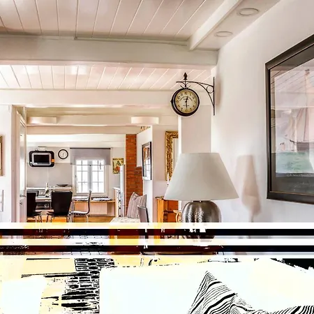 別荘 Reetdachhaus Inmitten Von Wiesen Und Feldern By Interhome