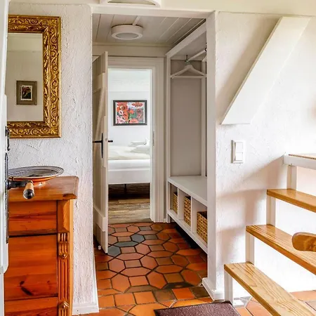 別荘 Reetdachhaus Inmitten Von Wiesen Und Feldern By Interhome *