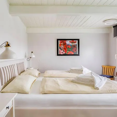 Reetdachhaus Inmitten Von Wiesen Und Feldern By Interhome * Emmelsbüll-Horsbüll
