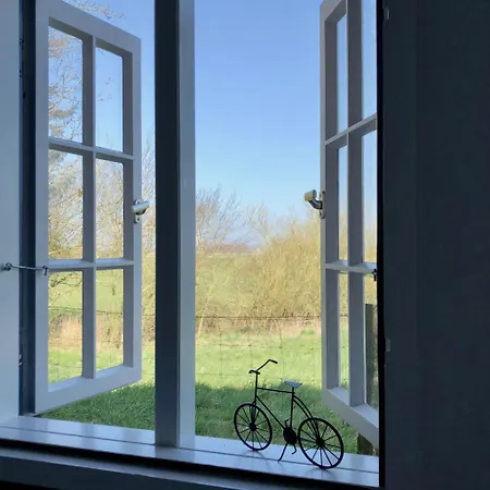 Reetdachhaus Inmitten Von Wiesen Und Feldern By Interhome 別荘