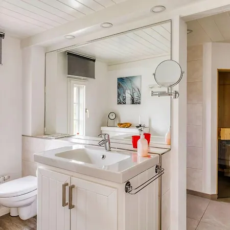 Reetdachhaus Inmitten Von Wiesen Und Feldern By Interhome *