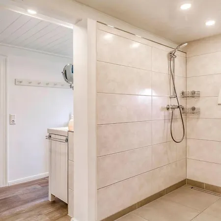 別荘 Reetdachhaus Inmitten Von Wiesen Und Feldern By Interhome Emmelsbüll-Horsbüll