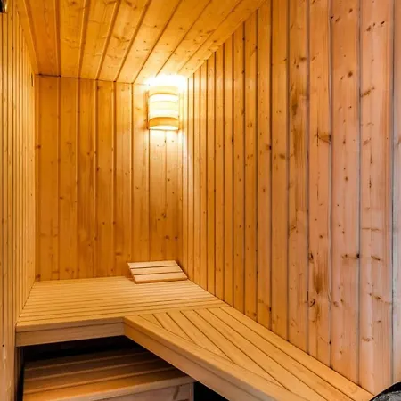 Reetdachhaus Inmitten Von Wiesen Und Feldern By Interhome